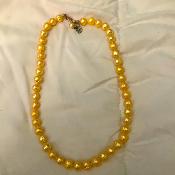 Yellow pearls necklace 18 inches adjustable - Picture 1 of 3